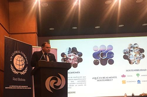 Panelistas en IV Foro Internacional de Finanzas Sostenibles en Bolivia