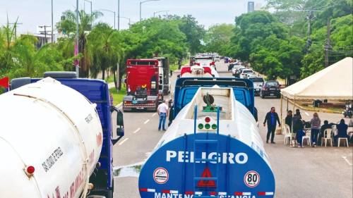 YPFB firma contrato por 90 días por importación de combustible