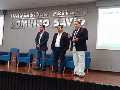 Panelistas en tercera convención inmobiliaria 