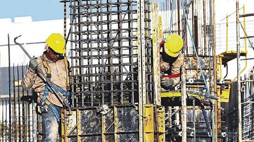 Volatilidad del dólar vuelve a presionar a la construcción y complica contratos públicos