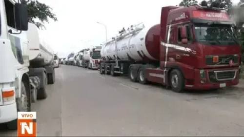 En dos países dejan de cargar carburantes para Bolivia