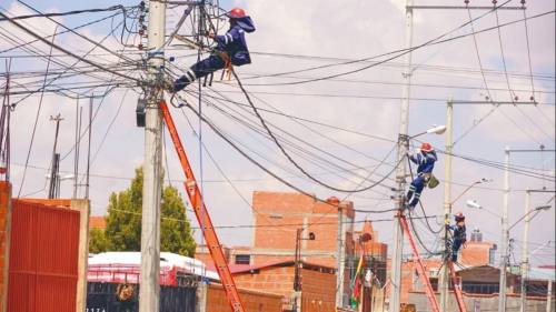 Gobierno impulsa reforma eléctrica y descarta alza de tarifas, por ahora