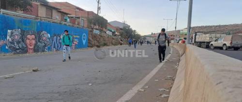 Este jueves arranca con 24 bloqueos en el país, más de la mitad están en Cochabamba