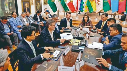Alcaldes reclaman un lugar en el programa 50/50 y piden reunión con Paz
