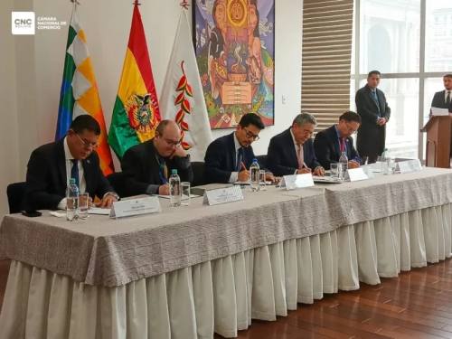 Gobierno y empresarios firman acuerdo de cooperación técnica