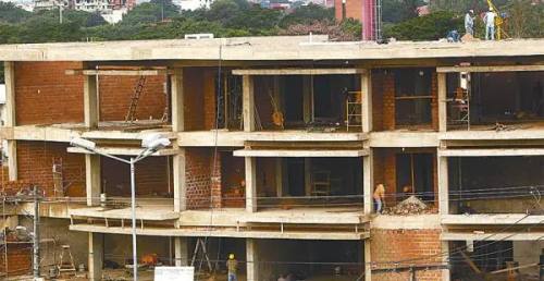 Constructores piden una nueva ley ante el impacto de la devaluación
