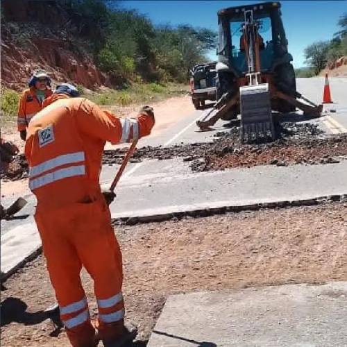 Gobierno avala ajuste de precios de materiales y señalización importados