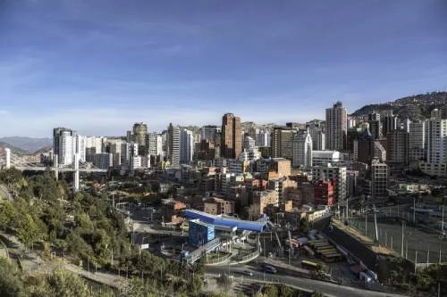 Bolivia continúa como segunda economía más riesgosa de la región para inversiones