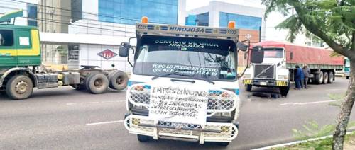 Tranporte pesado advierte con bloquear las carreteras