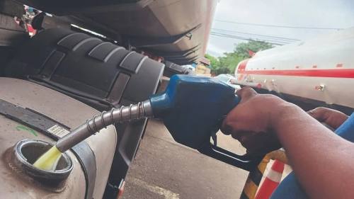 Empresarios garantizan combustibles y piden reglas claras tras fin del subsidio