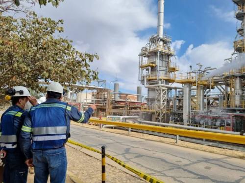 Gobierno autoriza importación de petróleo a refinerías en busca de incrementar producción de combust