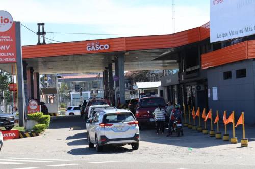 YPFB anuncia la llegada de 160 millones de litros de combustible y pide a los bloqueadores no entorp