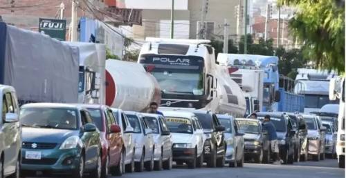 Colegio de Economistas: “La escasez de combustibles está estrangulando la economía y el daño es para