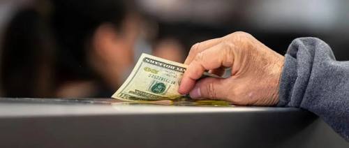 Retrocede el dólar: cotización cae de Bs 12,13 a Bs 12,08 para este martes, según el BCB