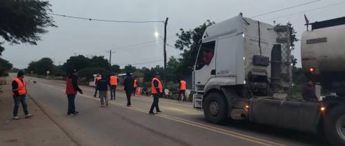 Cisterneros mantienen vigilia en Santa Cruz y suspenden la importación de combustibles