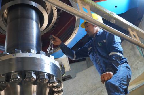 Proyecto Ivirizu avanza en montaje de turbinas y generadores