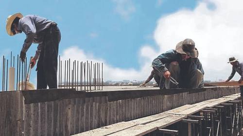 Construcción profundiza su crisis tras una caída de 27,3% y la nueva subida del diésel