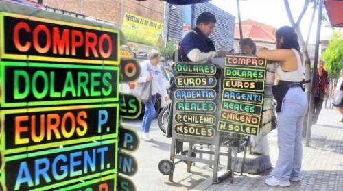 En cinco semanas, el boliviano perdió 25 % de su valor por el dólar
