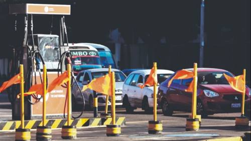 Gobierno mantiene precios de los combustibles hasta enero de 2027