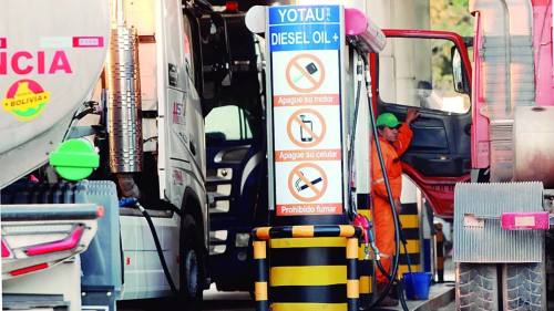 Gobierno abre nuevas rutas para aumentar oferta de diésel