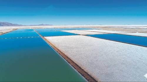 Litio: Bolivia debate su riqueza mientras el mercado mundial avanza
