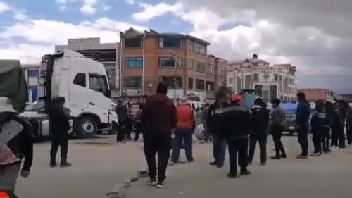 Piden al Gobierno regularizar suministro de combustible, en tres regiones se registraron bloqueos