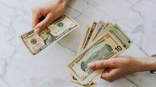 ¿Subió o bajó? Así cotiza el dólar paralelo y referencial este jueves en Bolivia