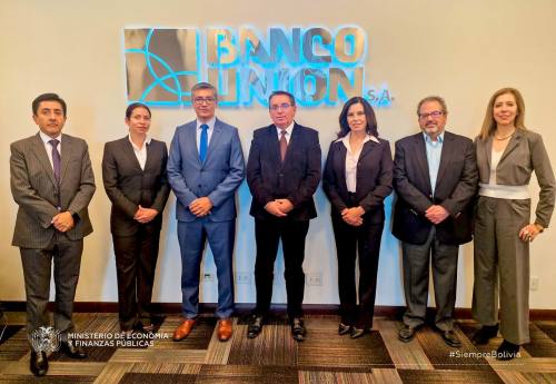 Ministro Espinoza posesiona al nuevo directorio del Banco Unión