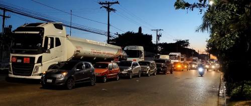 Santa Cruz: Población amanece para realizar filas por gasolina, diésel y gas GLP