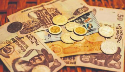 El salario vale un 45% menos respecto al dólar