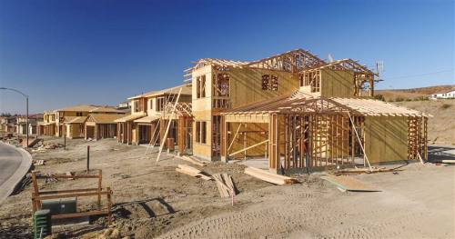 Los aranceles aún no han entrado en vigor, pero los precios de los materiales de construcción en Est