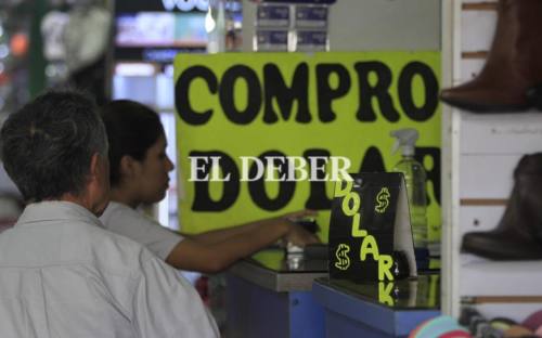 Dólar paralelo baja en Bolivia ante expectativas de cambio político y ajuste económico