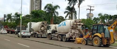 Constructores se movilizaron en Santa Cruz exigiendo el reajuste de precios en obras públicas