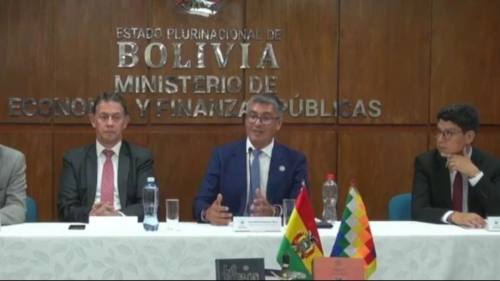Gobierno alista paquete de leyes económicas y descarta decisiones inmediatas por la subida del petró
