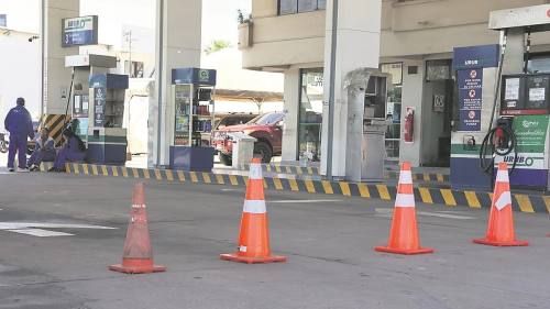 Gobernación y cívicos buscan solución a la crisis de combustibles