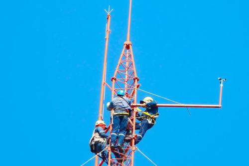 ENDE evalúa ejecución de tres nuevos parques eólicos en Santa Cruz