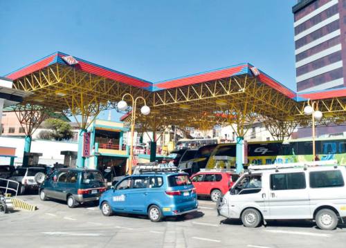 Según choferes, YPFB escuchará oferta de consorcio para traer combustible