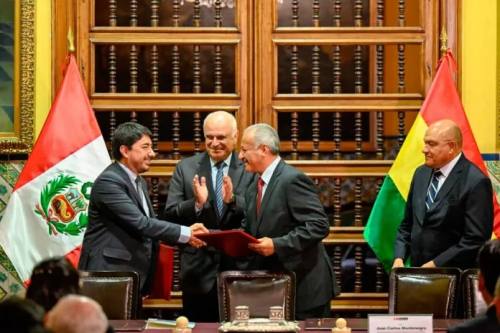 Bolivia y Perú firman convenio portuario