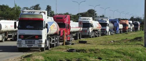 Economista: Subvención de combustibles no es sostenible porque implica desabastecimiento y déficit f