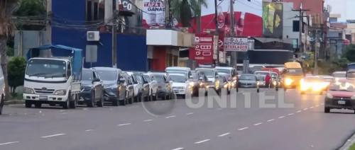 Inicia junio y las filas por combustible continúan, pese al anuncio de incremento de despachos de YP