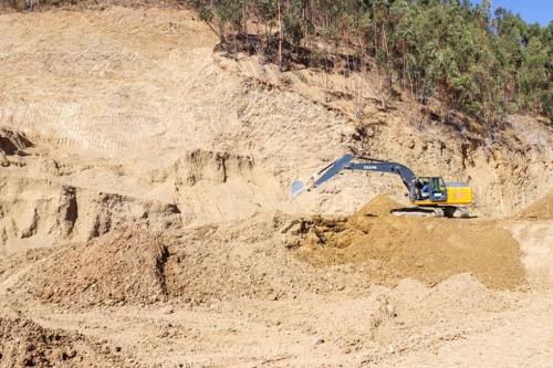 Constructoras paran obras por la falta de combustible