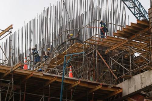 El reajuste del Gobierno solo cubre el 9,36% del costo real de las obras públicas
