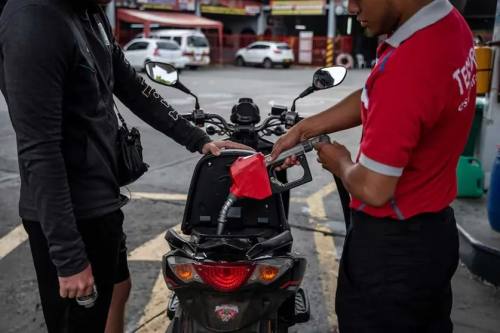 Bolivia tiene la segunda gasolina más barata de Latinoamérica, pero el costo fiscal supera los $us 2