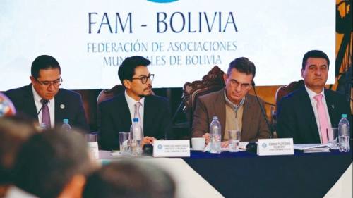 Alcaldes cruceños exigen que modelo 50/50 llegue en 2027 y no quede en discurso