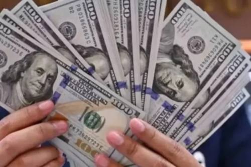 Descartan acaparamiento de dólares en la banca