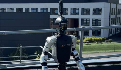 Vídeo | Una empresa constructora británica despliega un robot humanoide en una obra en construcción.