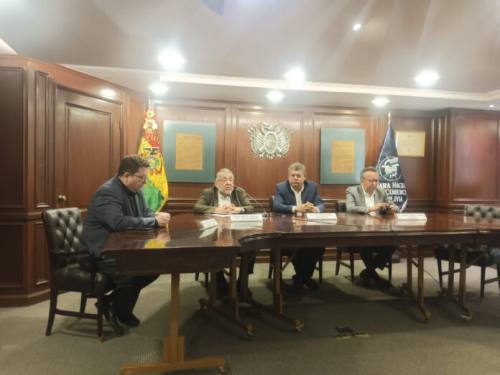 Empresarios aseguran que crisis económica frena aumento salarial