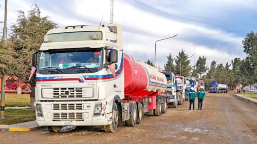 YPFB anuncia 70 millones de litros de combustibles para esta semana