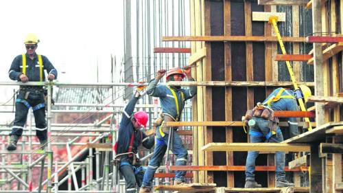Entre rescindir o continuar: el decreto que redefine el futuro de la construcción