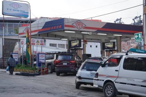 Escasez de carburantes y alta presión fiscal dañan la economía